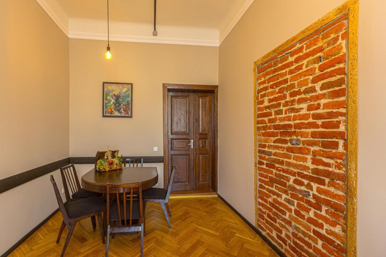 Центр На Вулиці Проспект Шевченка 12 Навпроти Макдональса З Балконом Apartment Lviv Exterior photo
